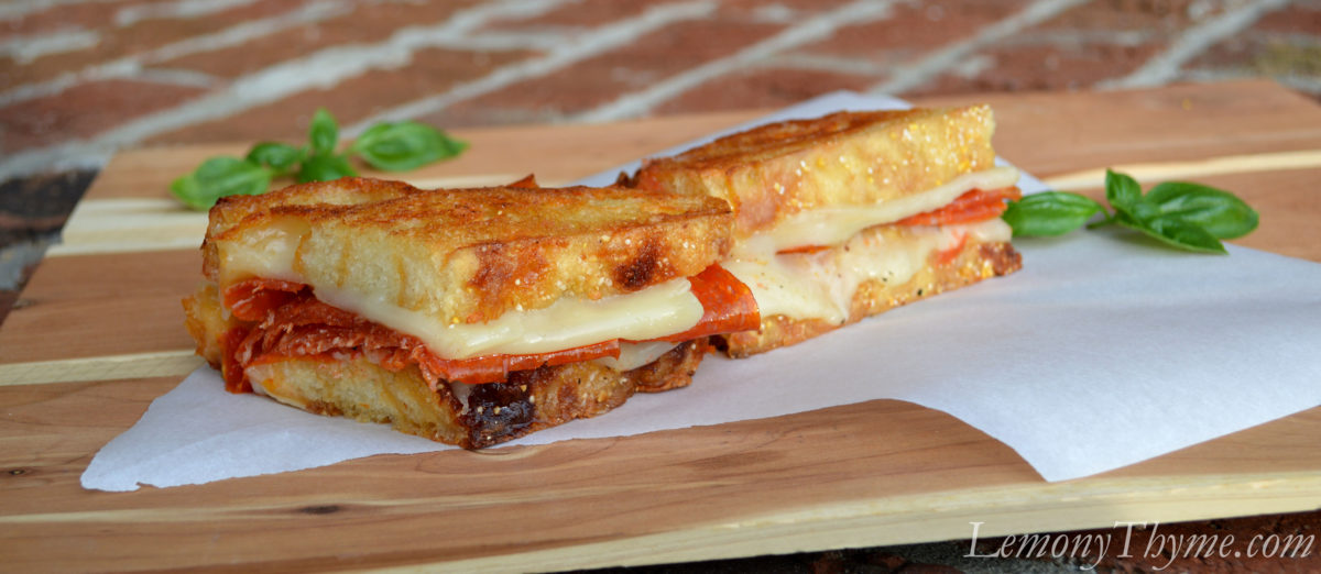 http://www.lemonythyme.com/wp-content/uploads/2013/07/Pepperoni-Pizza-Grilled-Cheese51.jpg