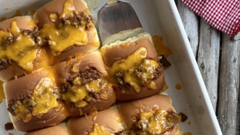 http://www.lemonythyme.com/wp-content/uploads/2021/10/chili-cheese-dog-tailgate-sliders-4-480x270.jpg